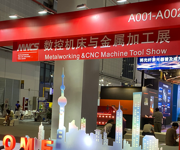 聚氨酯發(fā)泡機(jī)