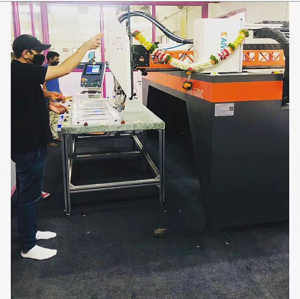 KW- 720雙組份硅膠全自動(dòng)點(diǎn)膠機(jī)